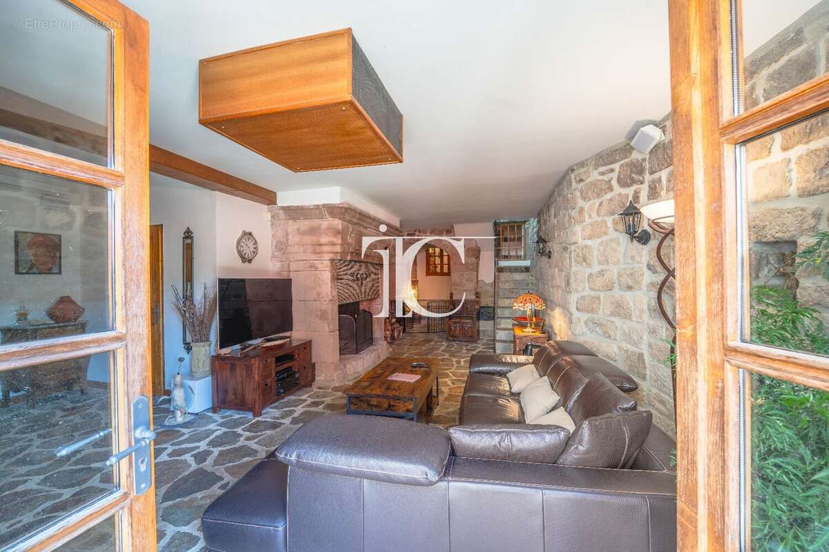 Maison à LABLACHERE