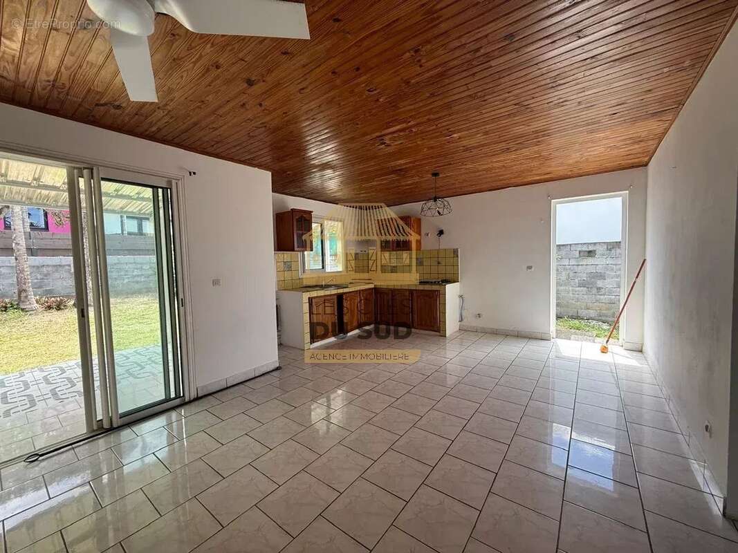 A vendre - maison de type t4 de 72,67m2 environ - saint-joseph- 39 000 € - photo 2