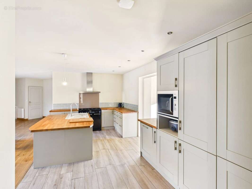 Maison à MONTAIGU-DE-QUERCY