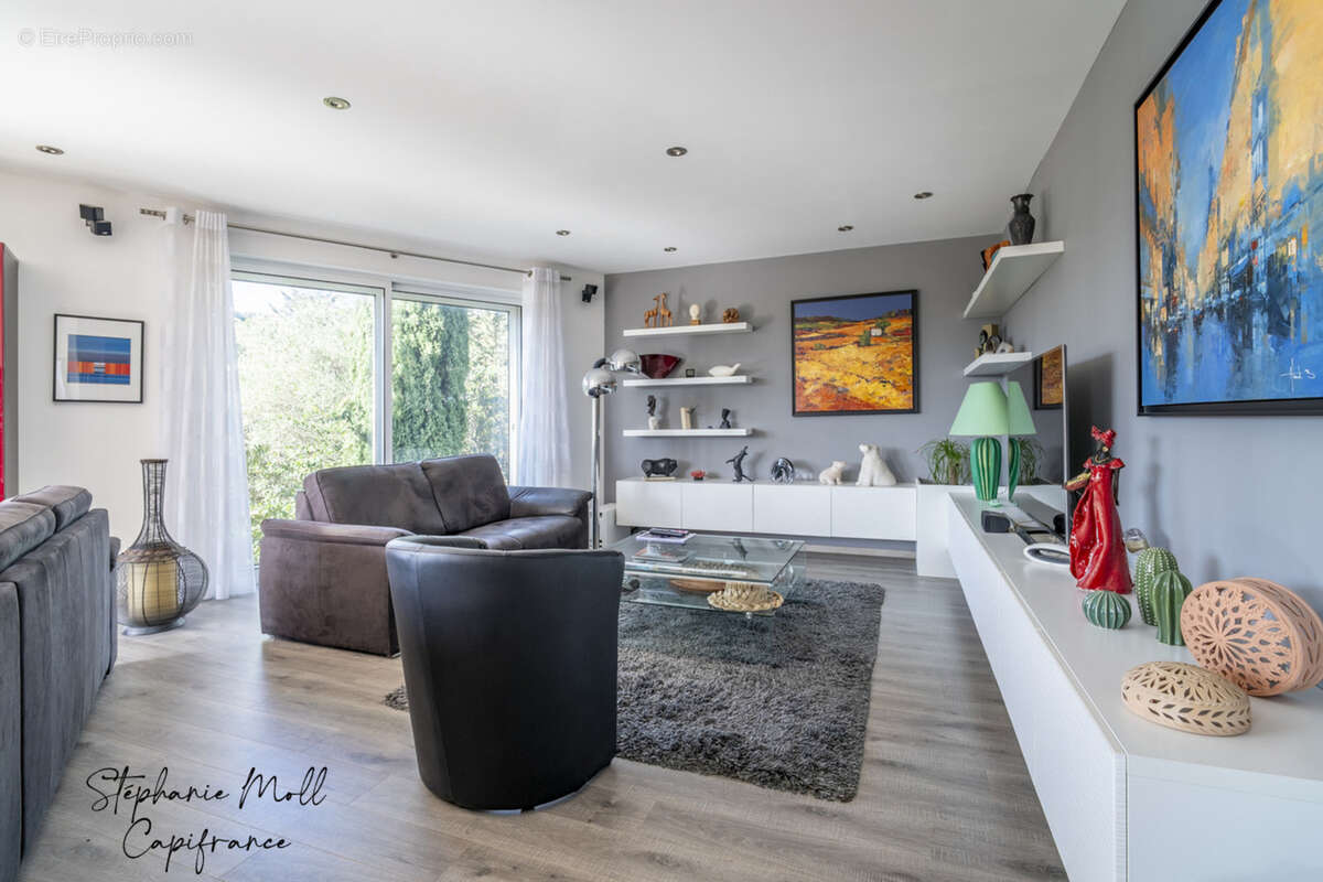 Dpt Aude (11), à vendre NARBONNE maison P7 de 232 m² - Terrain de 1 065,00 m² - photo 2
