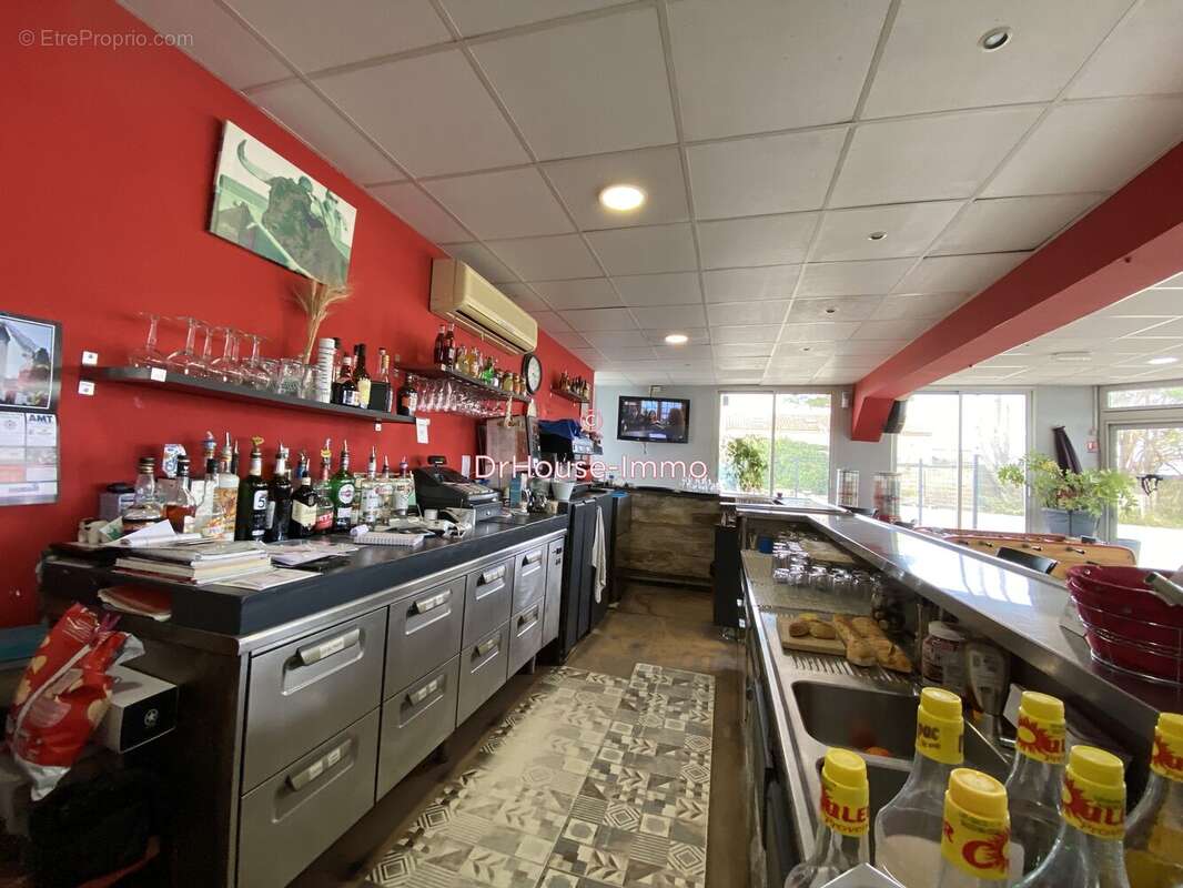 Commerce à AIGUES-MORTES