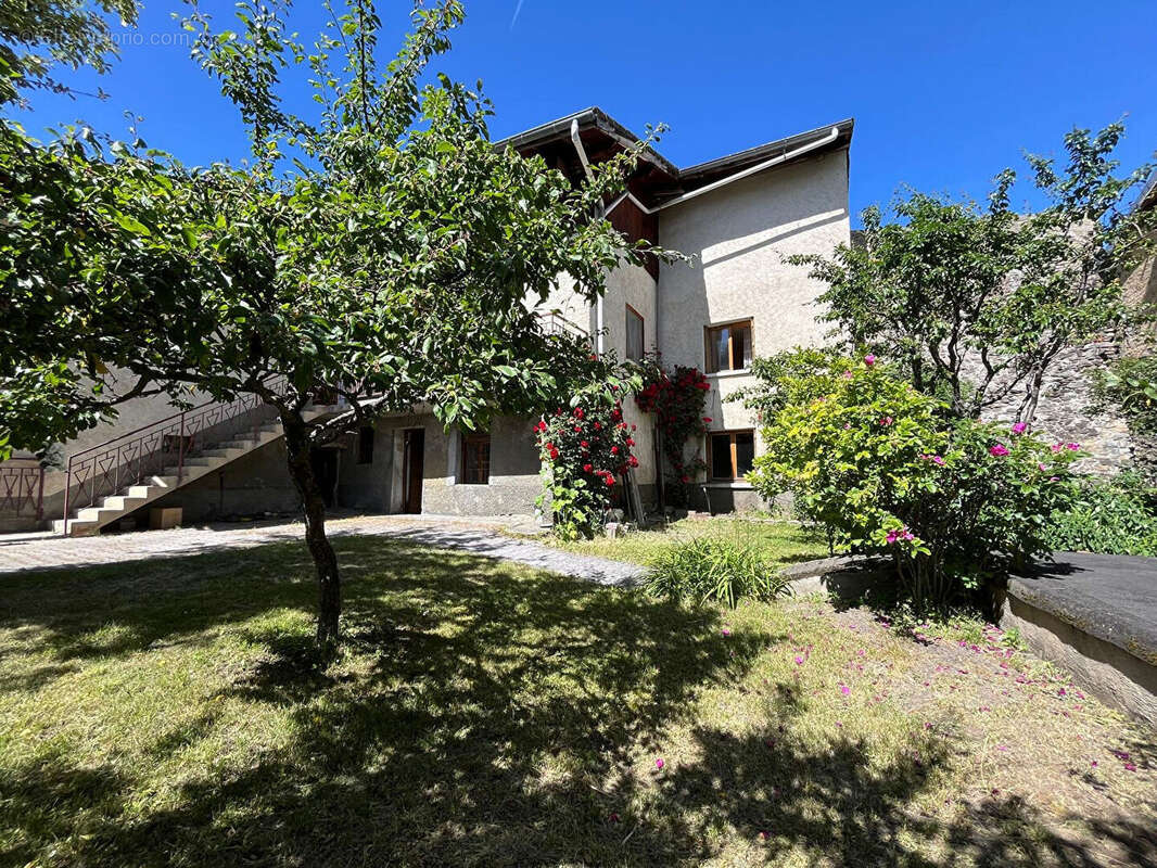 Maison à LES CHAPELLES