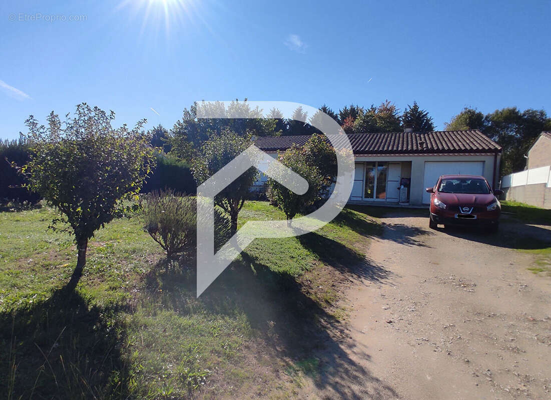 Maison à PETIT-PALAIS-ET-CORNEMPS