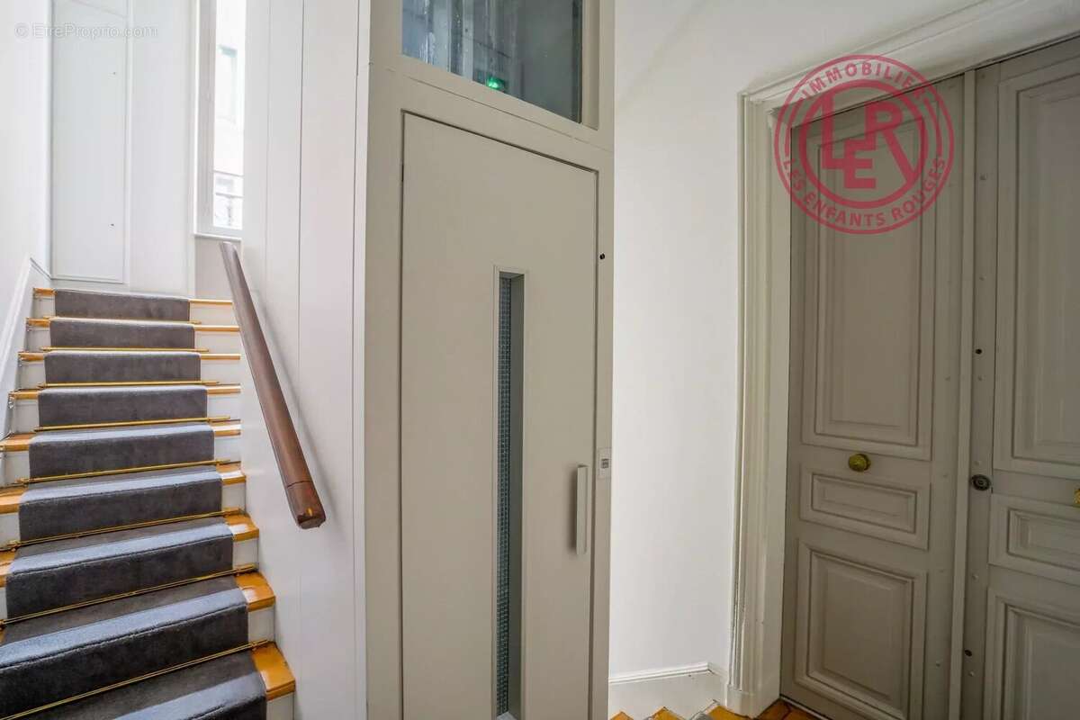 Appartement à PARIS-1E