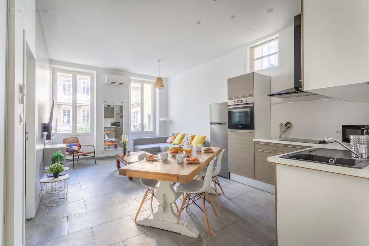 Appartement à MARSEILLE-1E