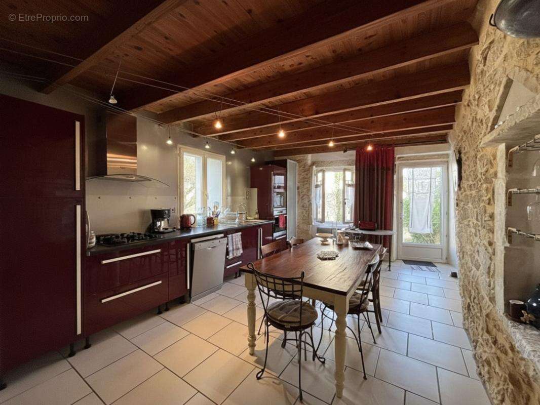 Maison à LA BAUME-DE-TRANSIT