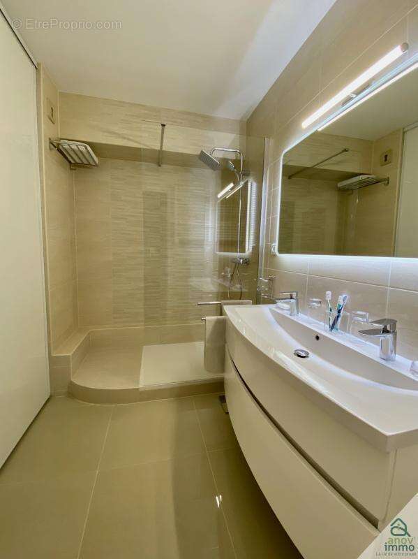 Appartement à CHARBONNIERES-LES-BAINS