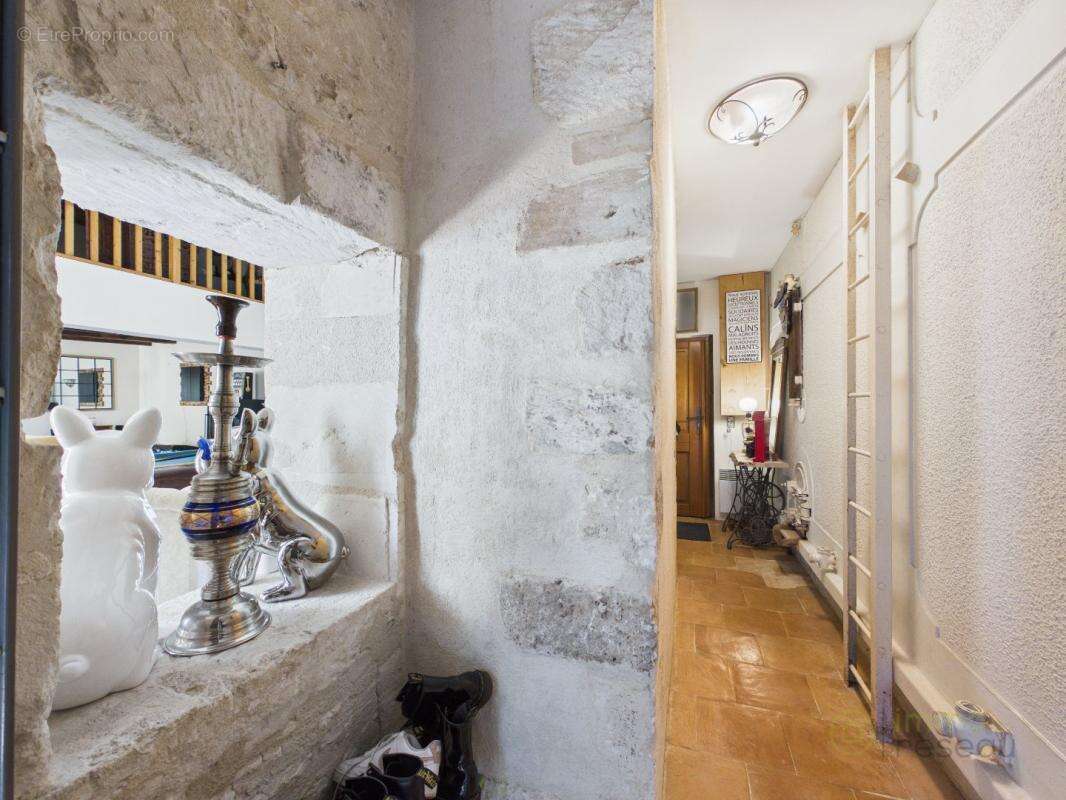 Maison 209 m² à Saint-Georges-Des-Agouts  - photo 8