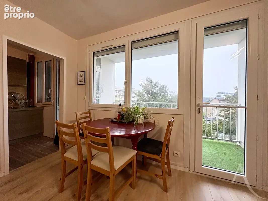 CAEN - Bel appartement 3 pièces avec ascenseur  et balcon - Rive droite - photo 2