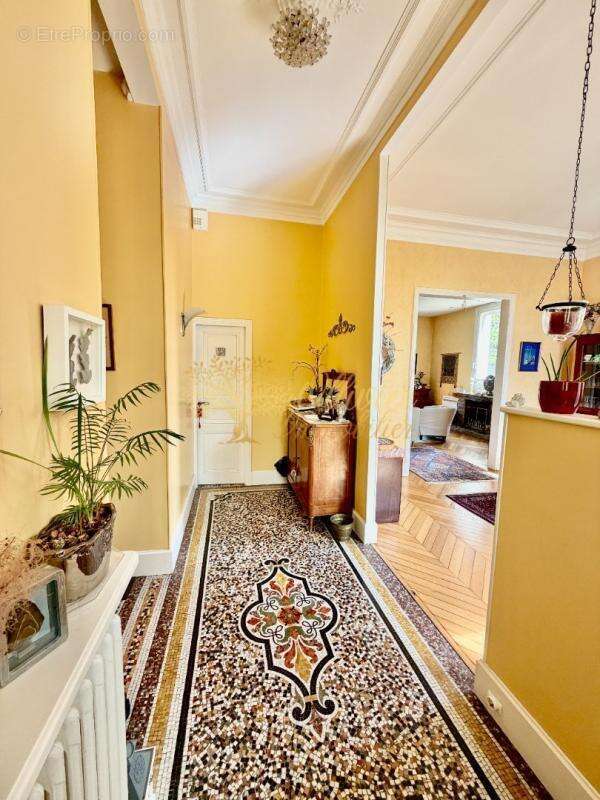 Maison à SAINT-MAUR-DES-FOSSES