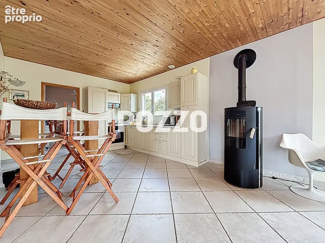 Propriété comprenant maison F4 en ossature bois, bâtiments avec 14 boxes , 10 ha de prairies et 2ha de bois - photo 4