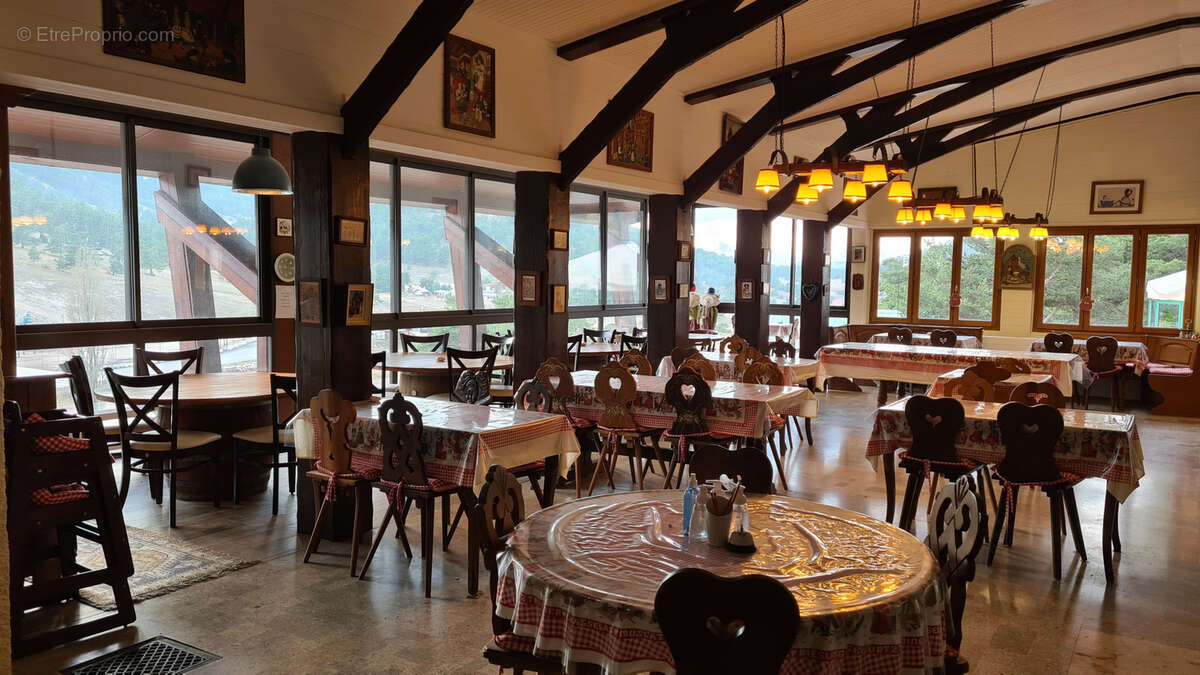 Commerce à GREOLIERES