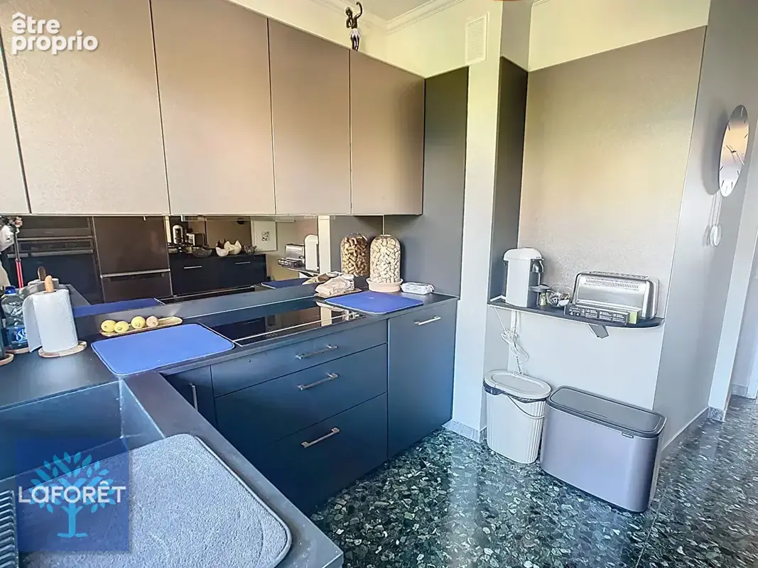 Co-Exclusivité : Superbe & spacieux appartement 2 pièces rénové - vue mer - Cannes - photo 9