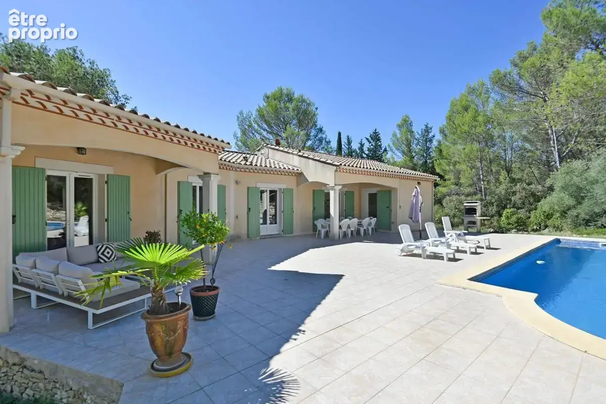 Maison de 11 pièces d'environ 130 m² à Nîmes avec piscine - photo 2
