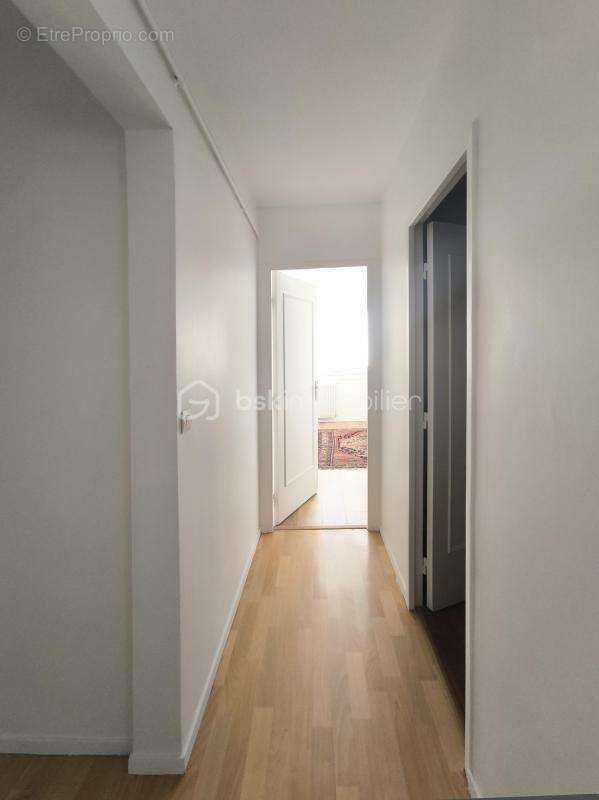 Appartement T5 - 92m2 - 3 chambres - A 10min à pied du port - photo 12