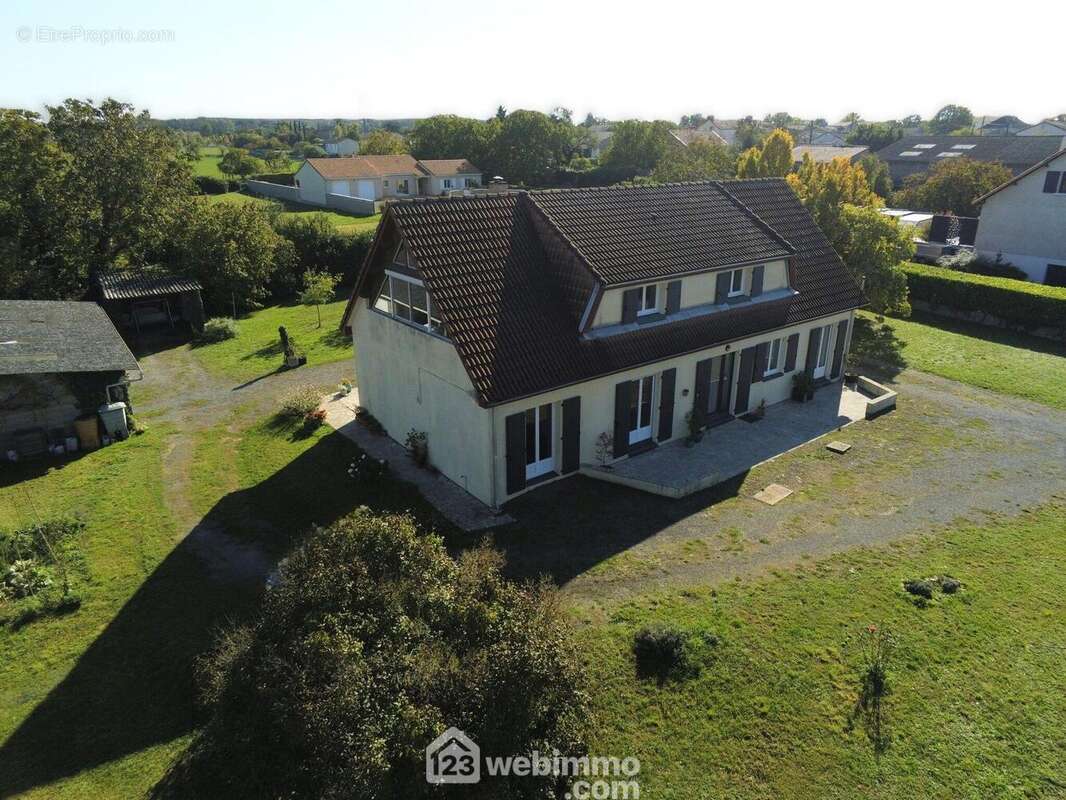 Un bien immobilier sain, avec des prestations et proche de tout. - Maison à MIGNE-AUXANCES