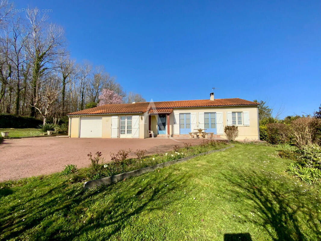 Maison à AVY