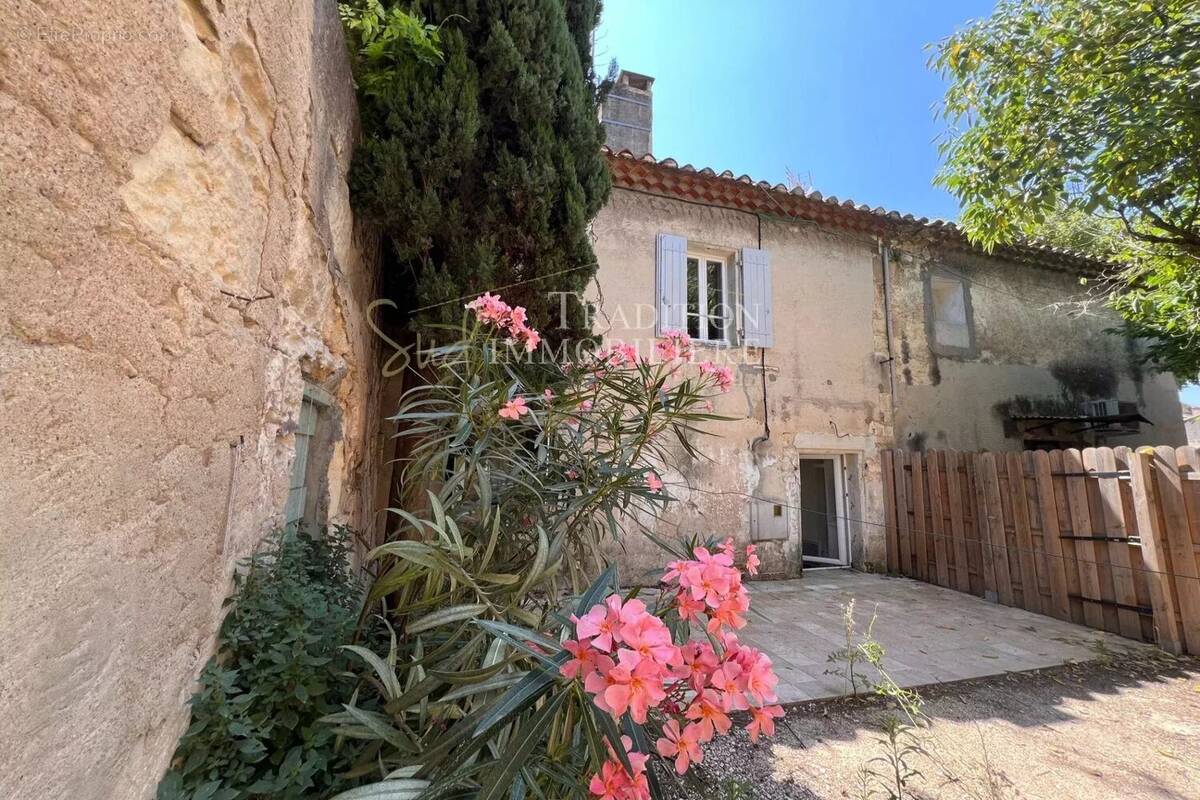 Maison à FONTVIEILLE