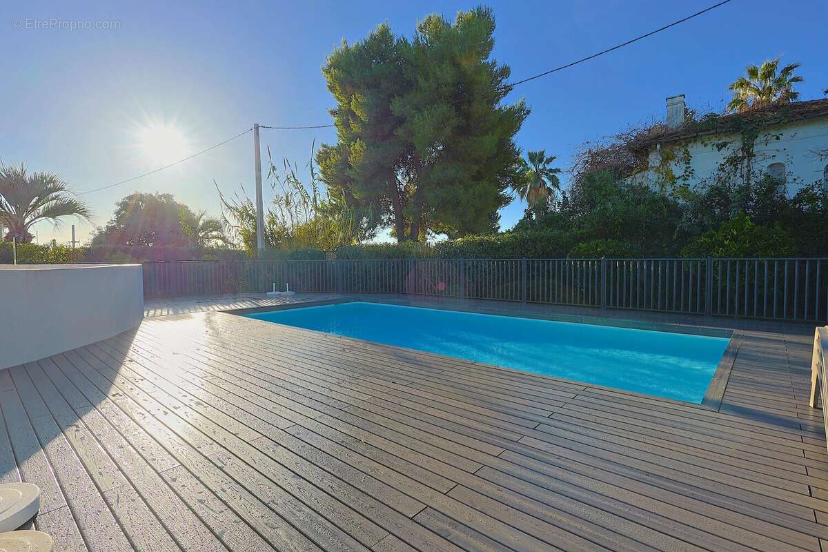 Appartement à VALLAURIS