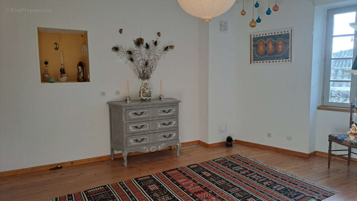 Maison à PUYLAROQUE