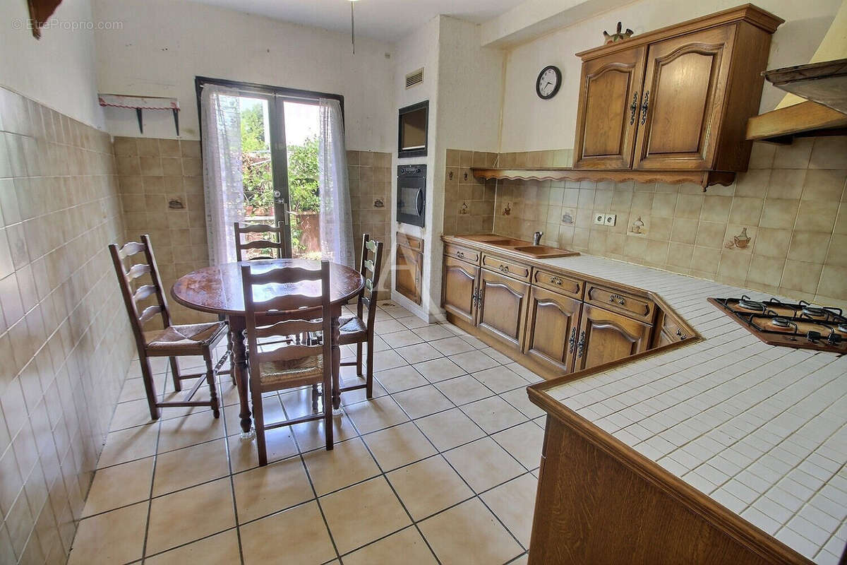 Maison familiale à fort potentiel développant 142 m²  avec 5 chambres sur terrain 3 faces au calme - photo 6