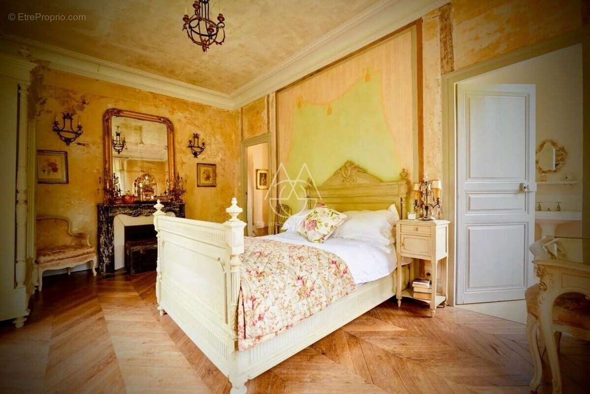 Beau château du XVIIIe siècle avec dépendances, incluant une salle de réception, situé dans l'Orne - photo 17