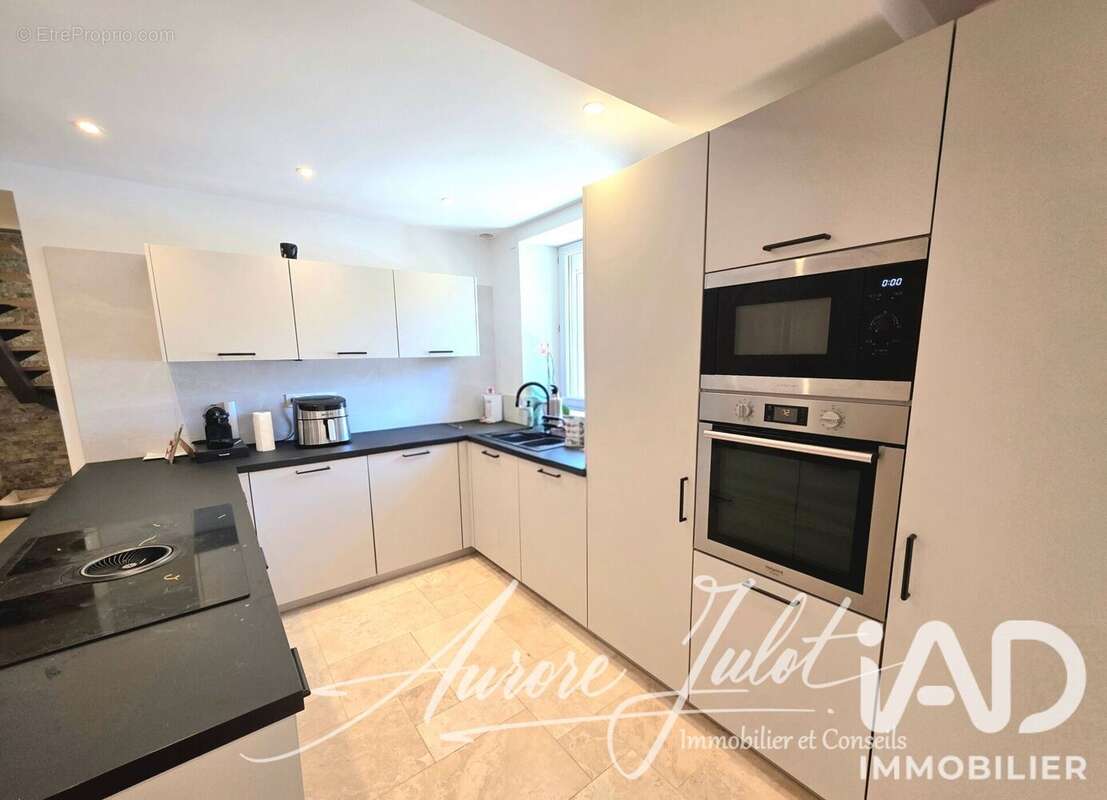Maison 225 m² à Saint-Clair-De-La-Tour  - photo 9