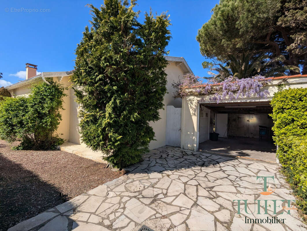 Maison à BOURCEFRANC-LE-CHAPUS