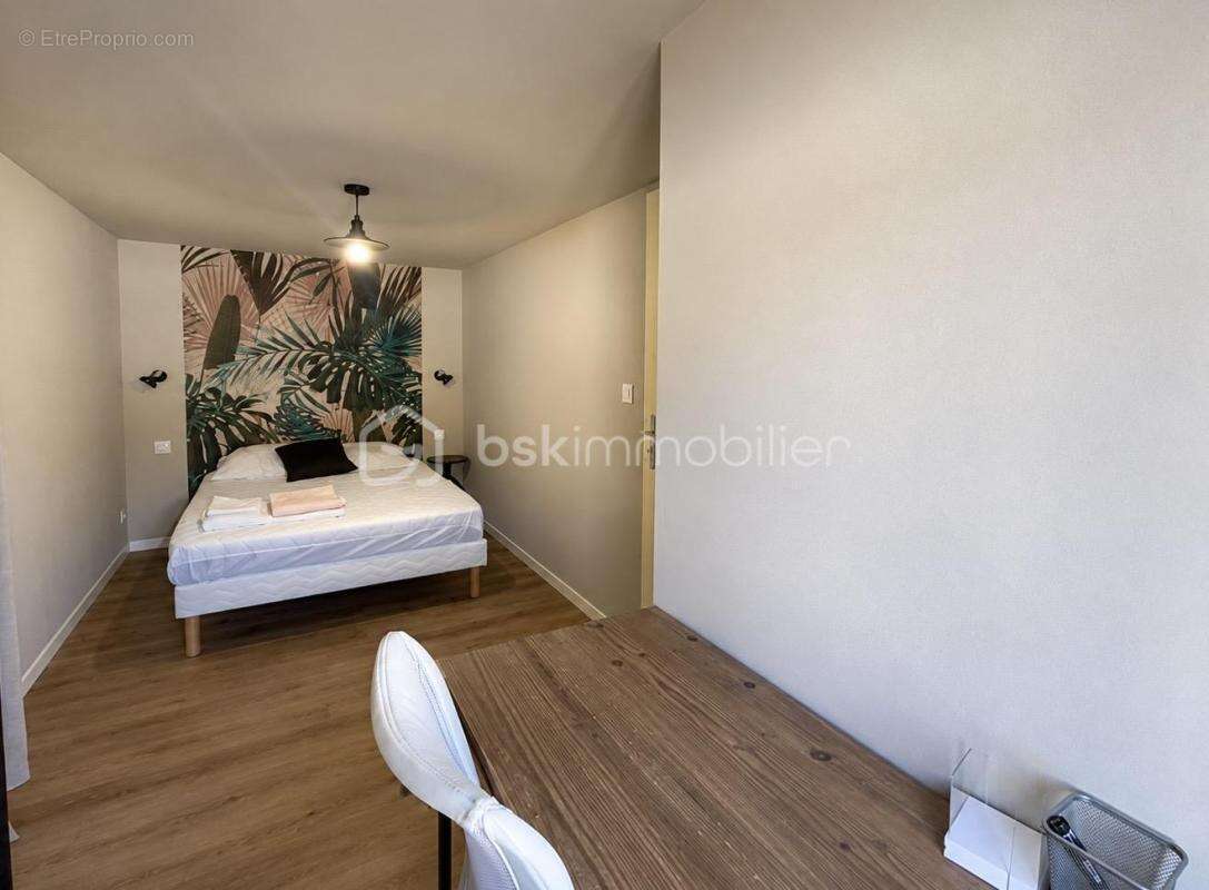 Propriété familiale de 211 m² avec piscine et espace indépendant - photo 12