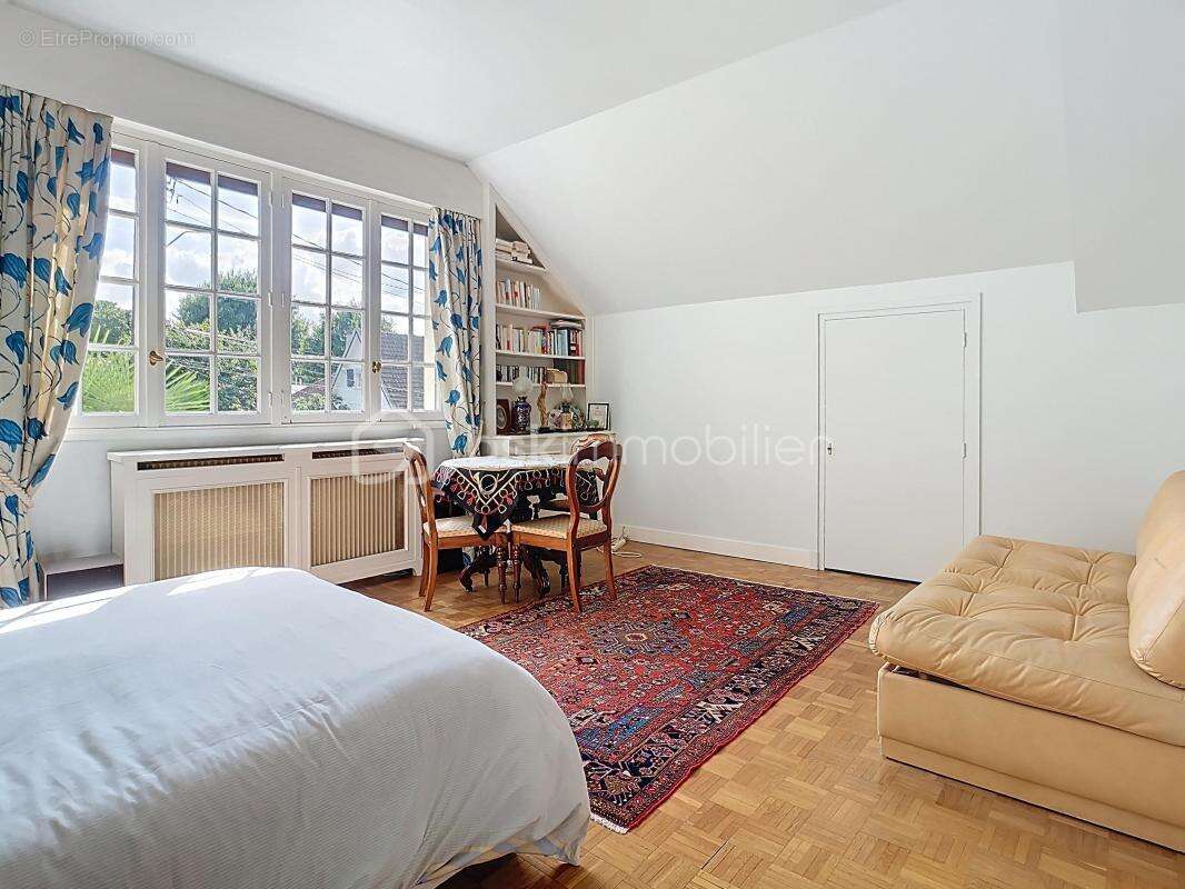 Maison à CHAMPS-SUR-MARNE