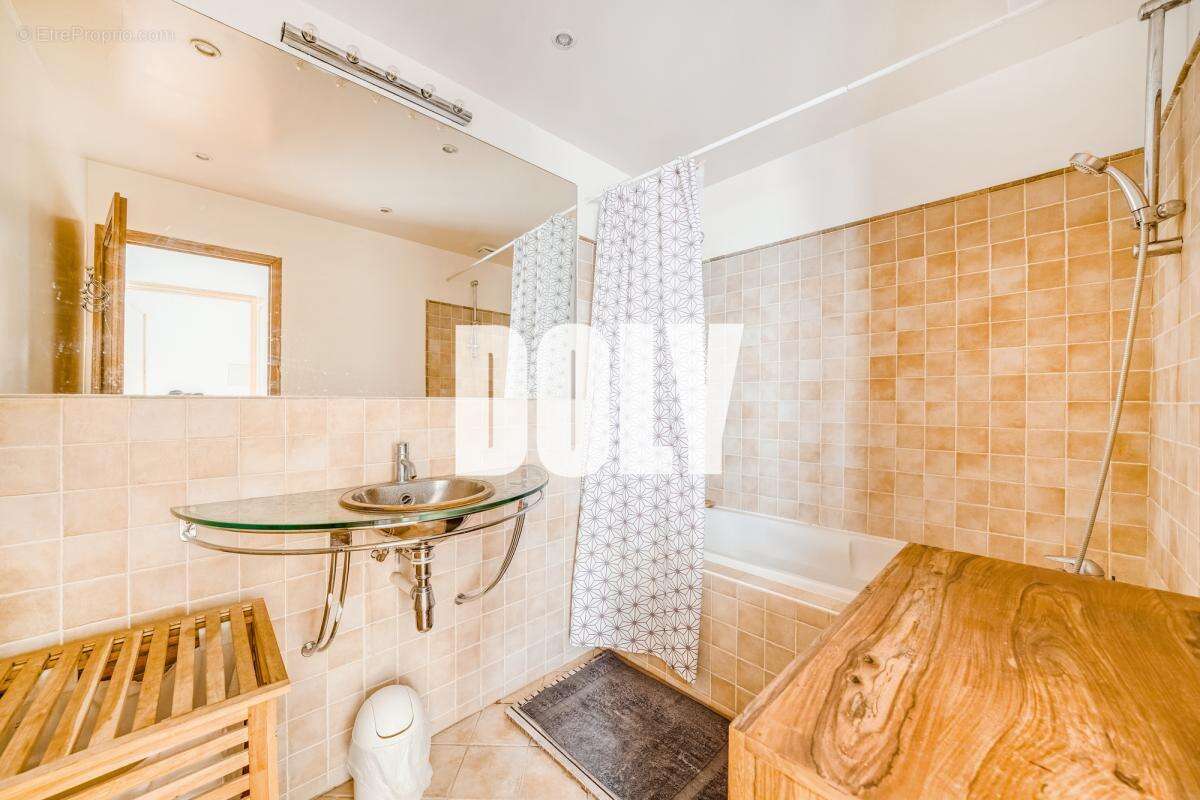 Appartement à PARIS-1E