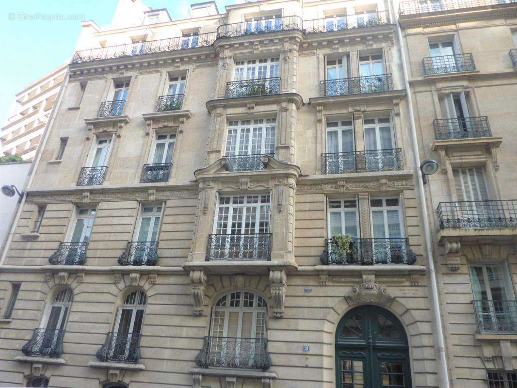 Appartement à PARIS-16E