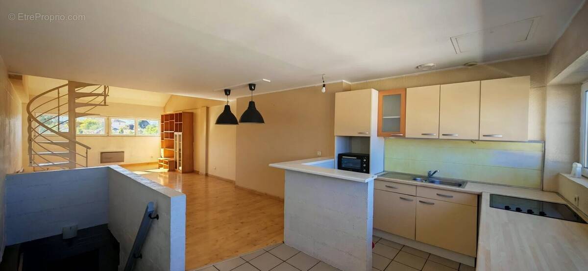 Appartement à SAINT-JULIEN-LES-VILLAS