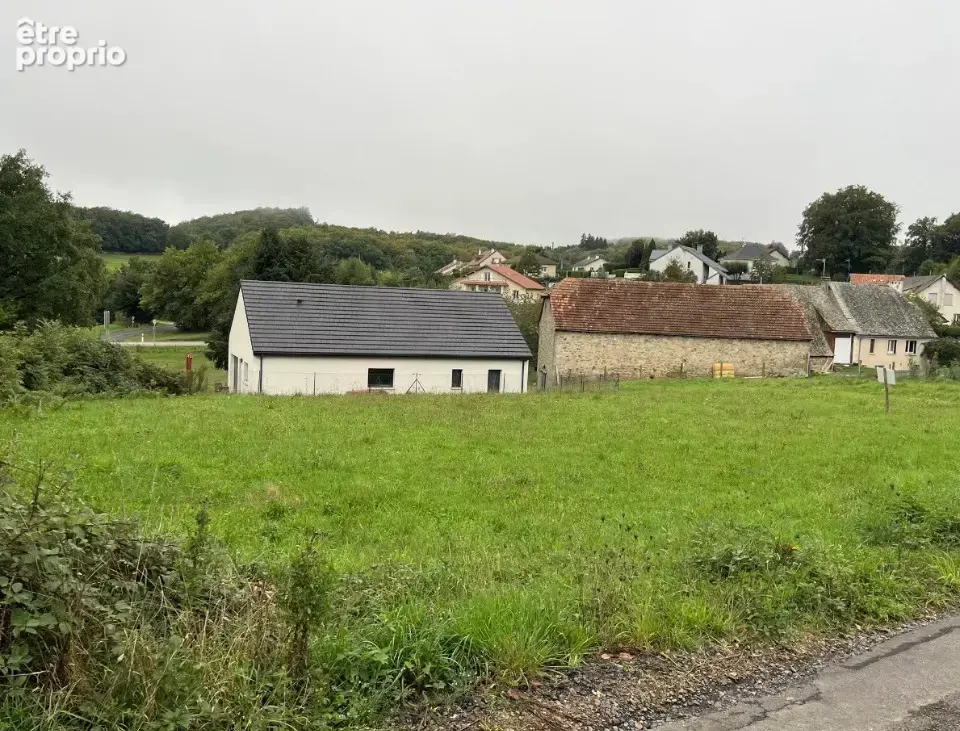 Terrain 773 m² à vendre à Lafeuillade-En-Vezie (15130) - photo 1