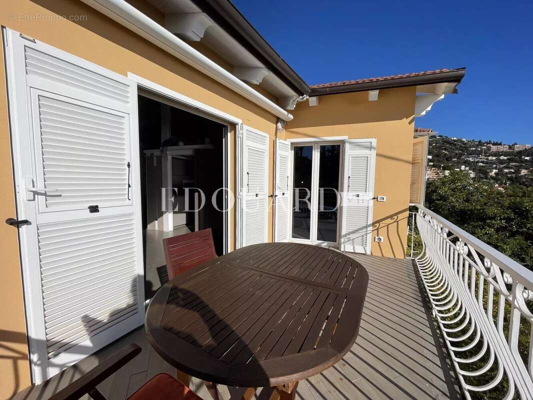 Appartement à ROQUEBRUNE-CAP-MARTIN