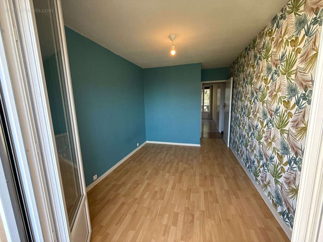 Appartement T3 de 80 m² avec garage, cave et stationnement - Guilherand-Granges - photo 12