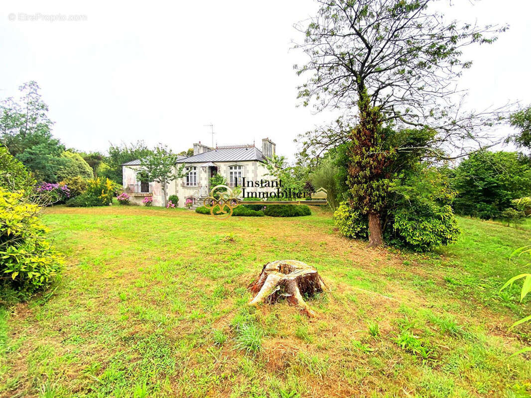 Maison à PLOUEGAT-GUERAND