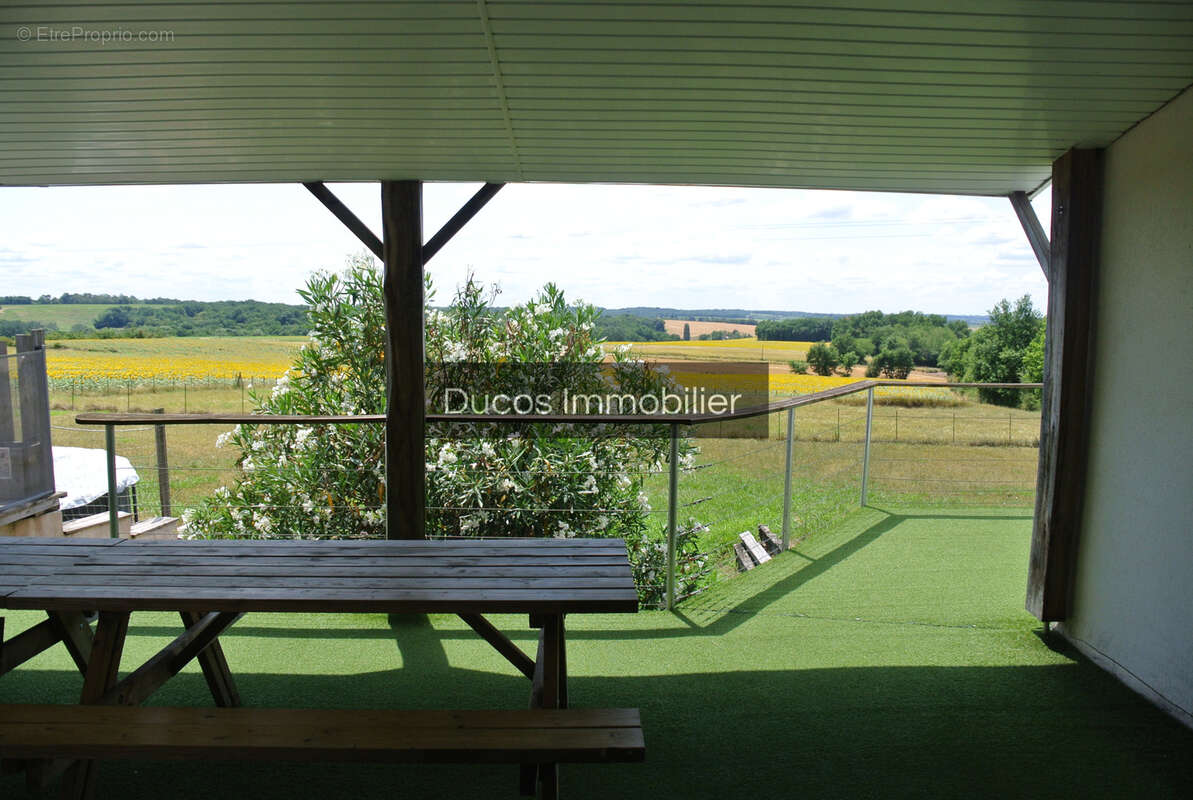 Sur les hauteurs dans un bel environnement maison 5 chambres - photo 5