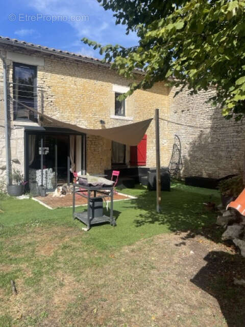 Maison à FRONTENAY-ROHAN-ROHAN