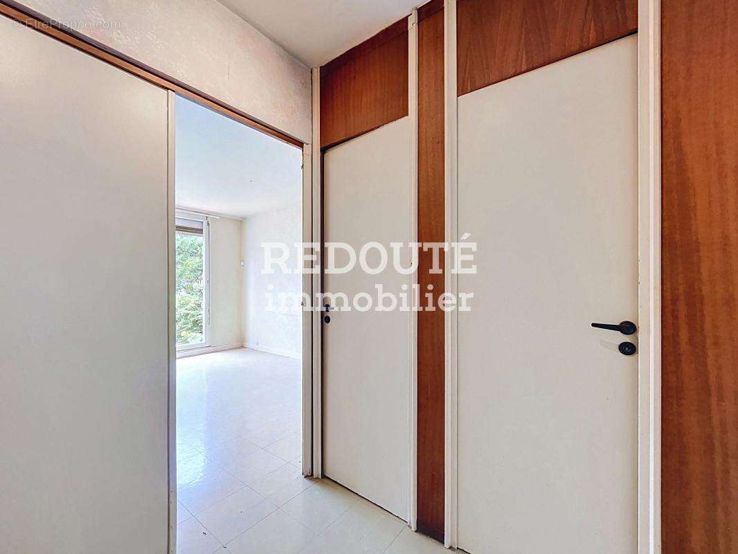 A vendre, maison de type 6 à rénover - photo 4