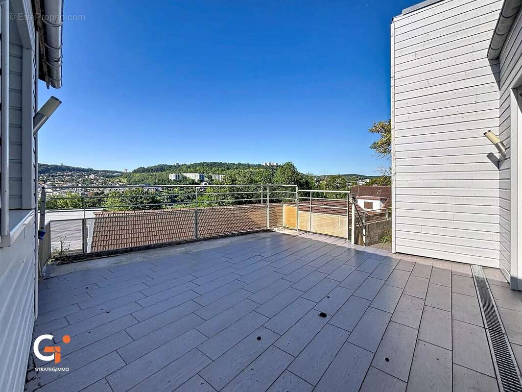 Expo Sud, grand garage + 2 stationnements, 4 chambres - photo 8