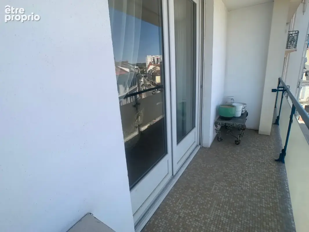 Appartement hyper centre Montluçon T5, 3 chambres, avec cave et parking couvert privé - photo 2