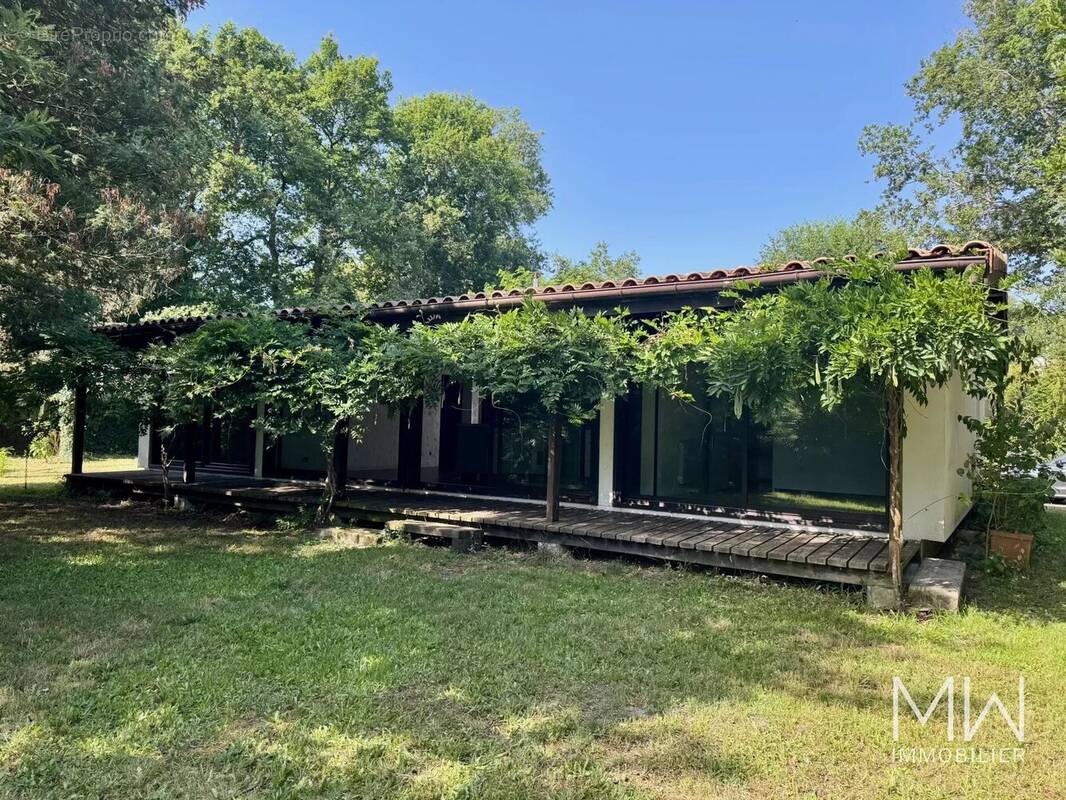 Maison à SAINT-JEAN-D'ILLAC