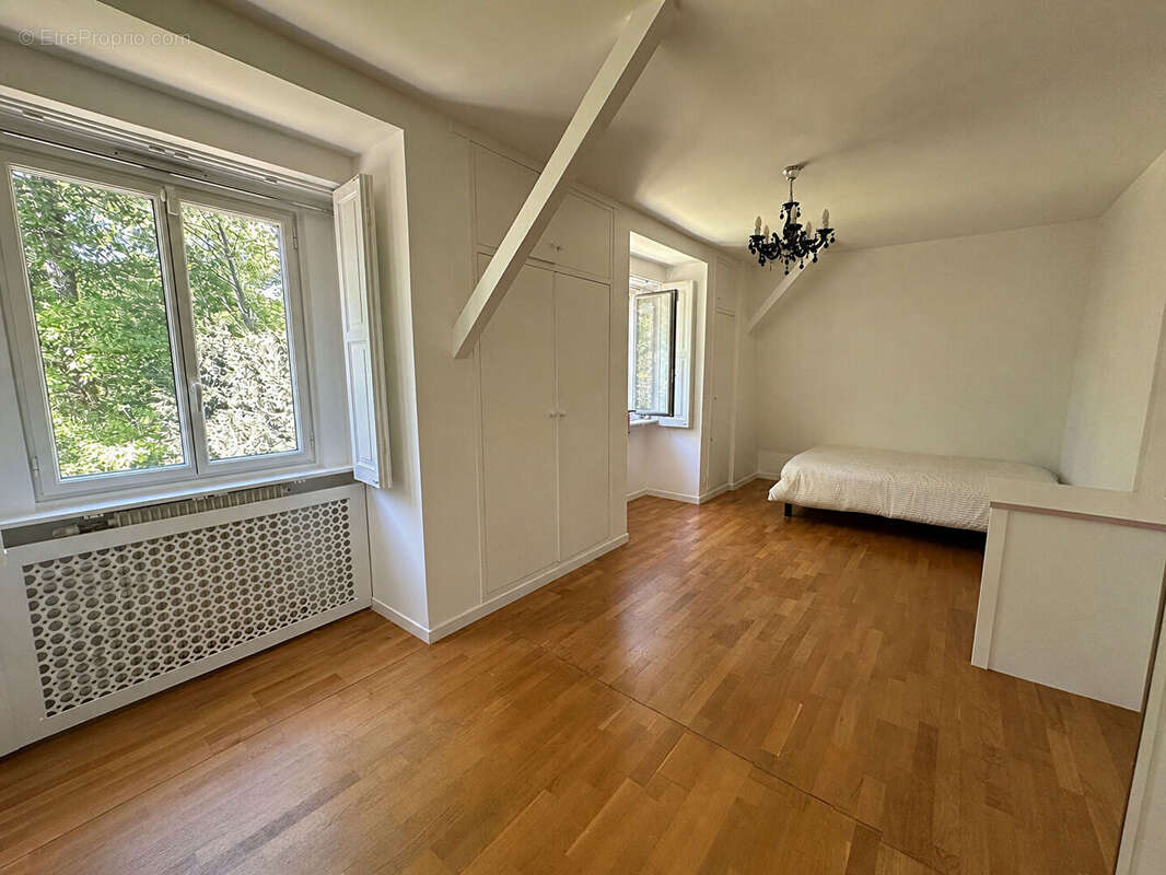 Maison à VERRIERES-LE-BUISSON