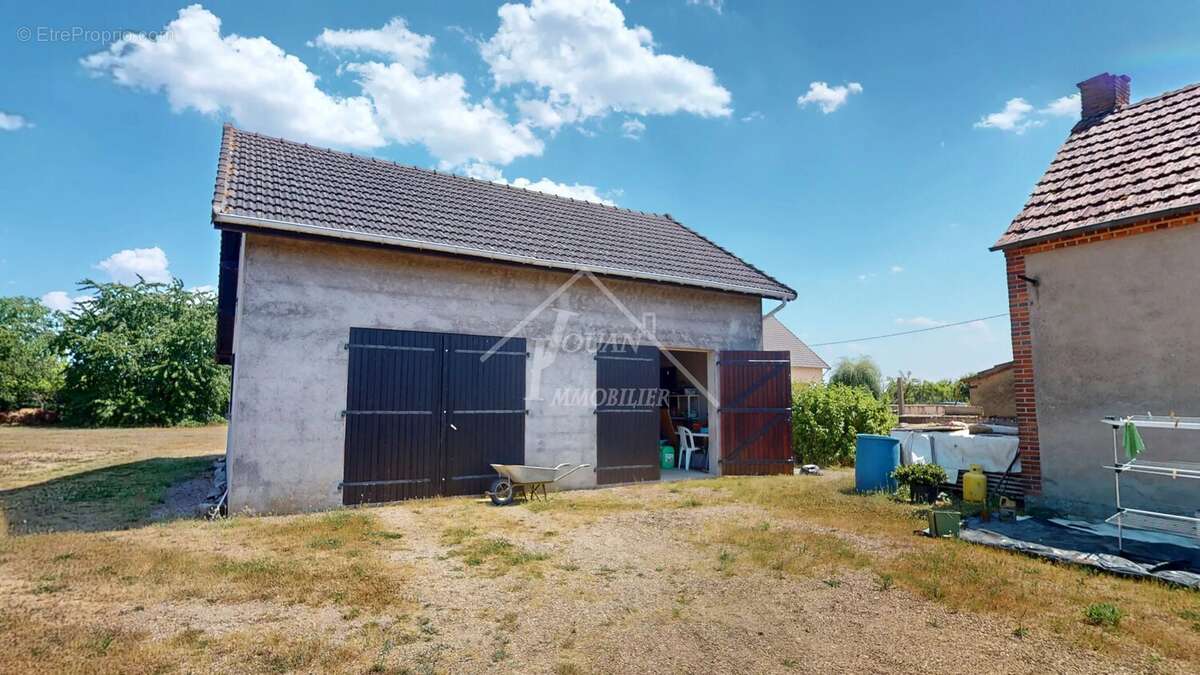 Maison a renover avec garage - photo 10