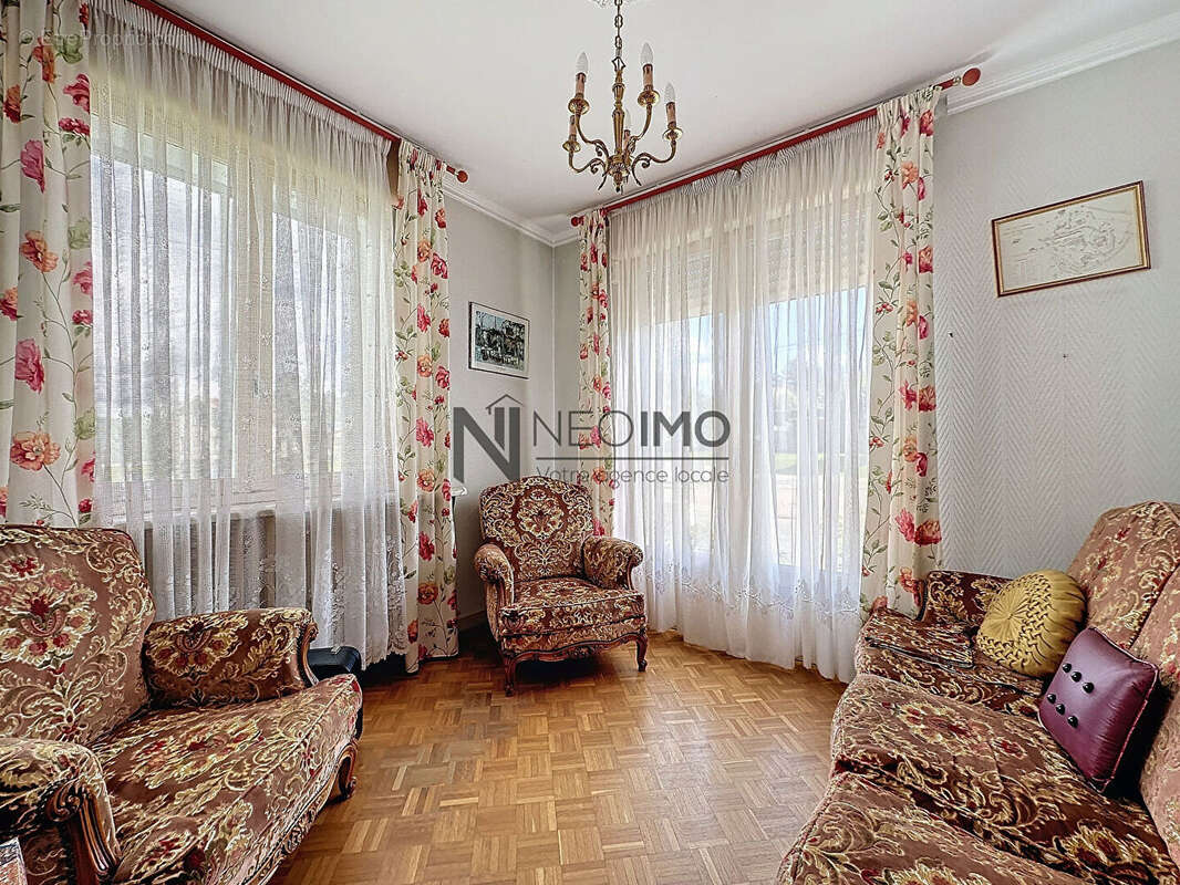 Maison à NEUFCHATEAU