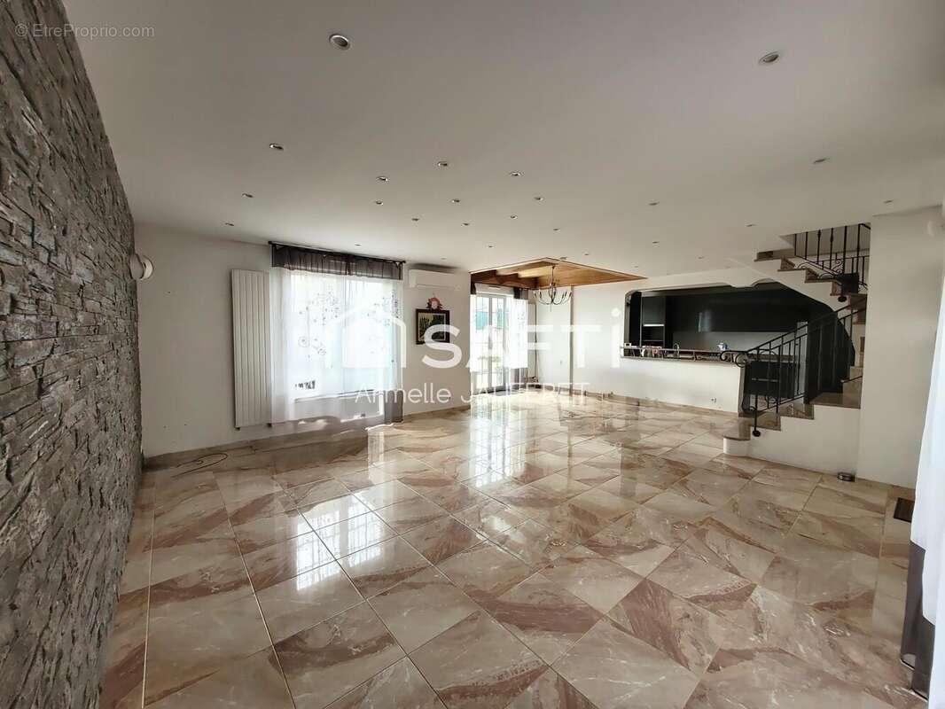 Maison 158 m² à Montmagny  - photo 4