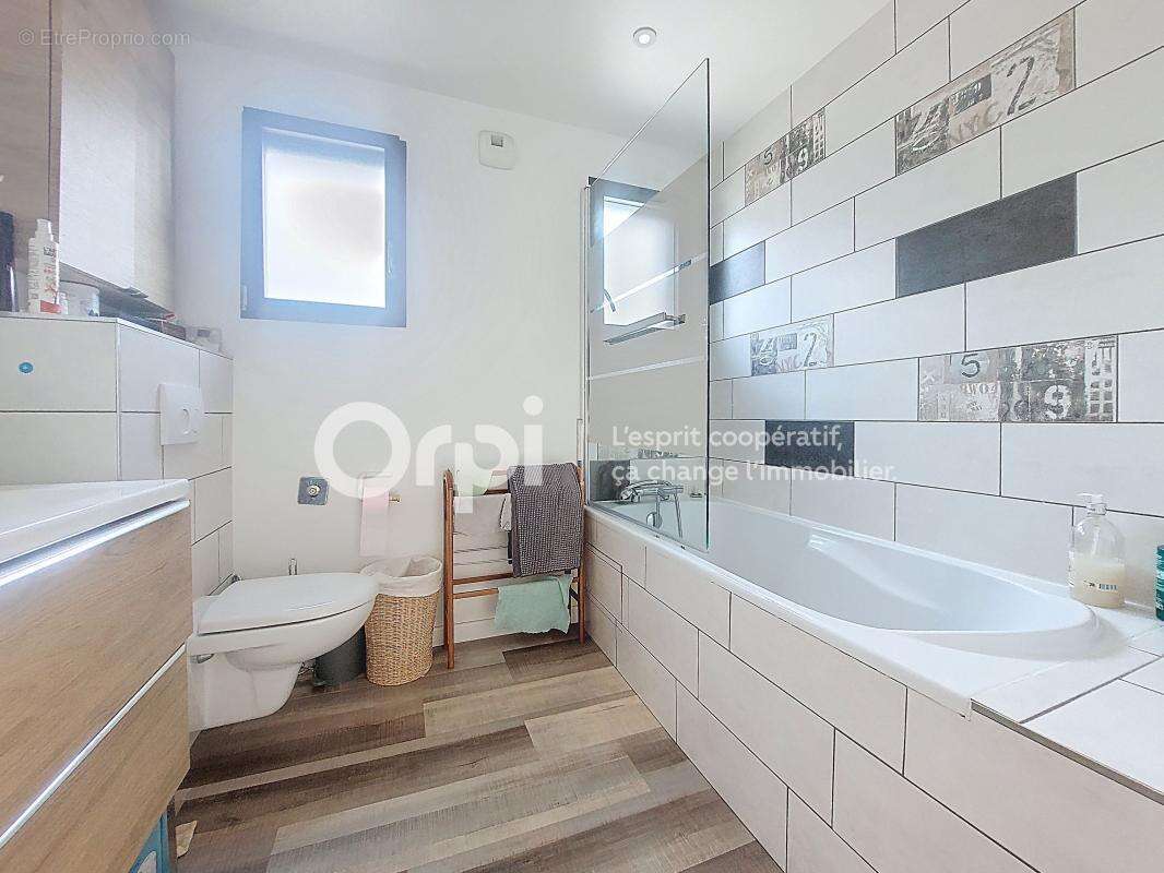 Maison à GILLY-SUR-ISERE