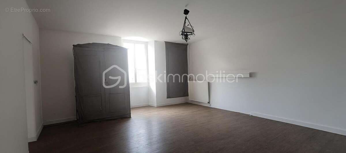 Maison à FONTENILLE-SAINT-MARTIN-D'ENTRAIGUES