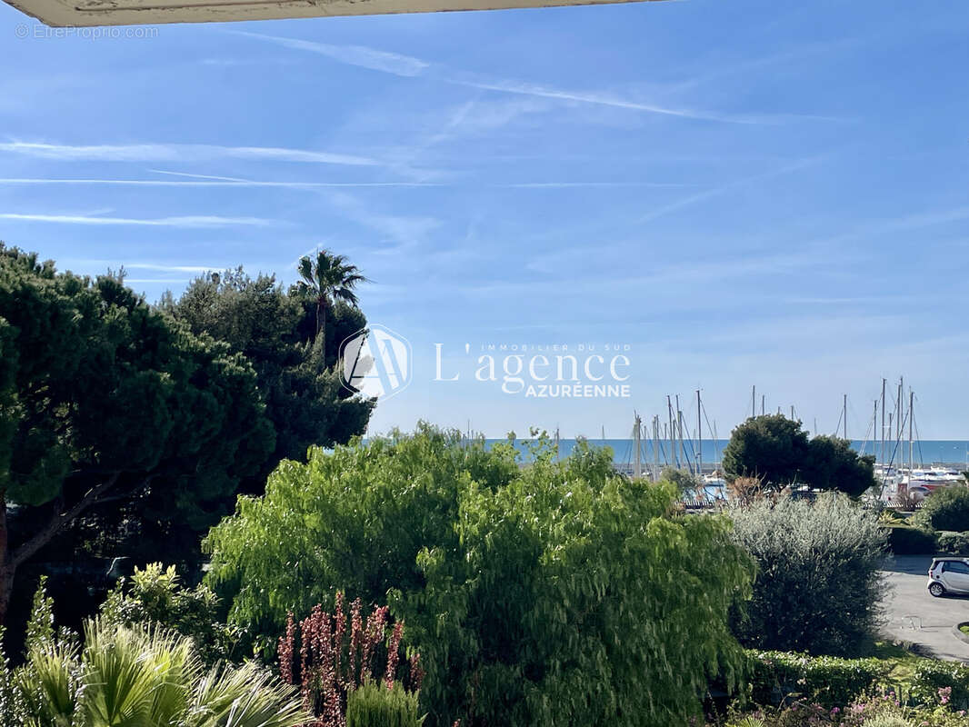 Appartement à SAINT-LAURENT-DU-VAR